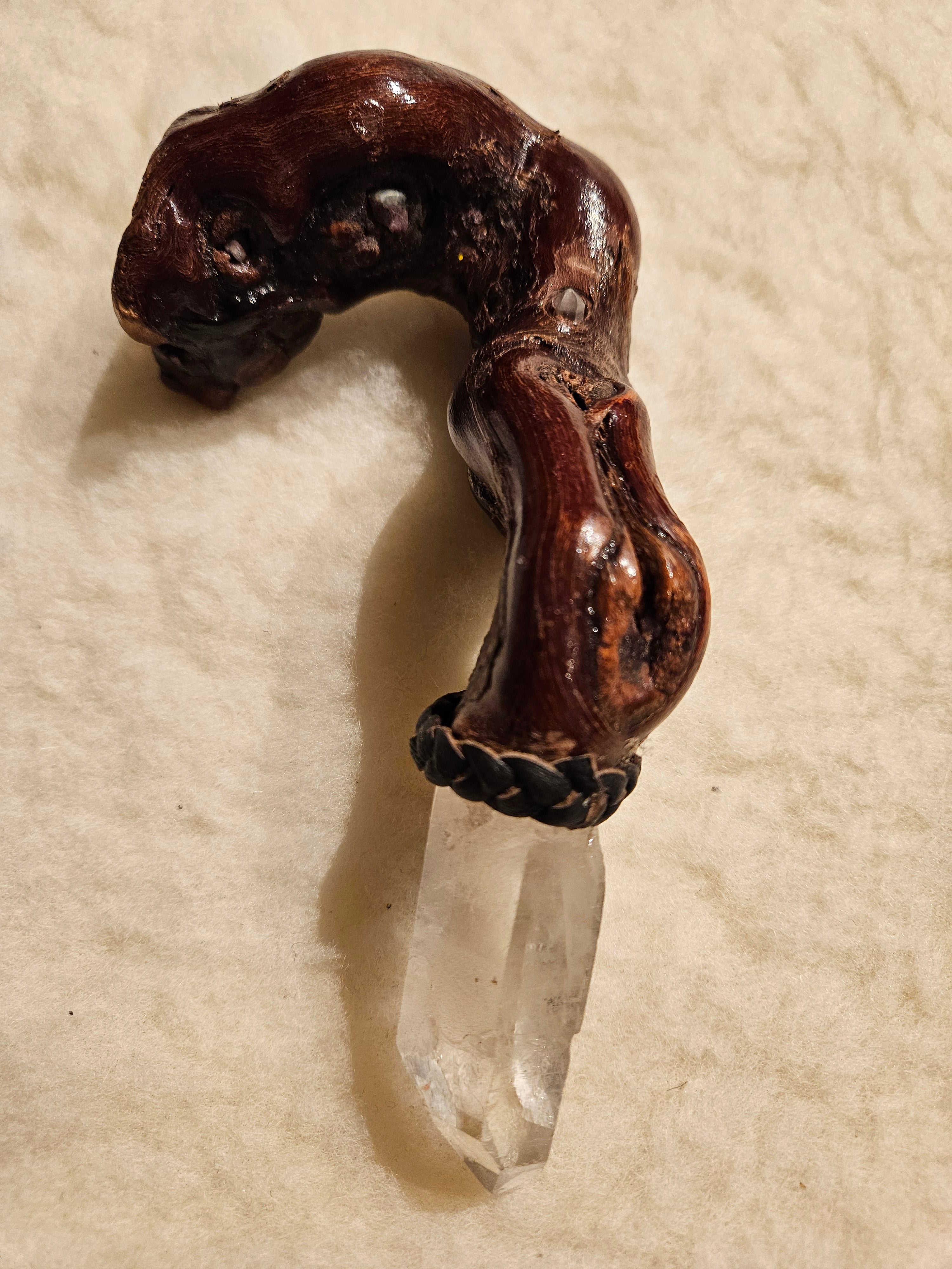 Krystallstav av Vindruerot og Bergkrystall