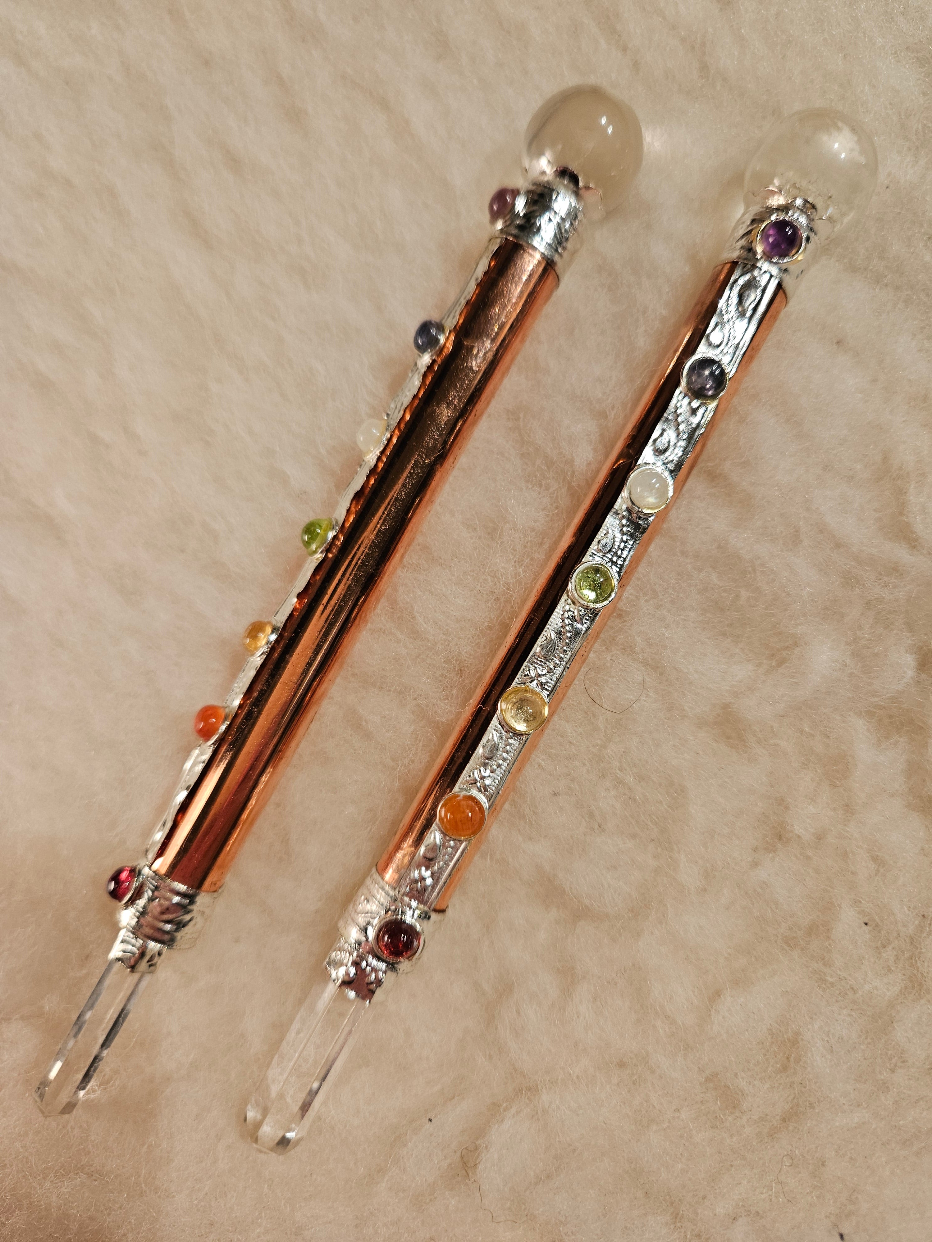 Kobberstav med Chakrasteiner