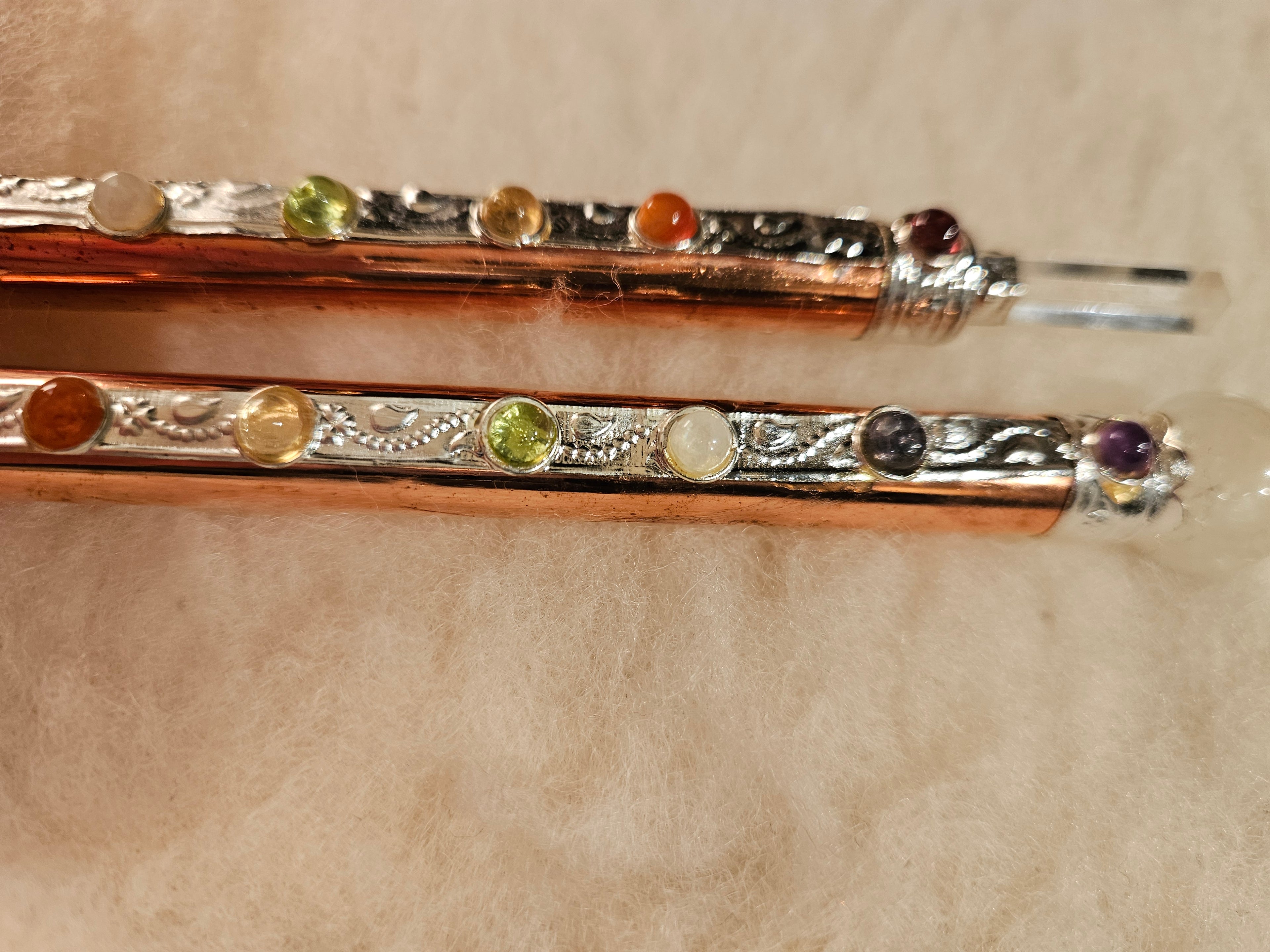 Kobberstav med Chakrasteiner