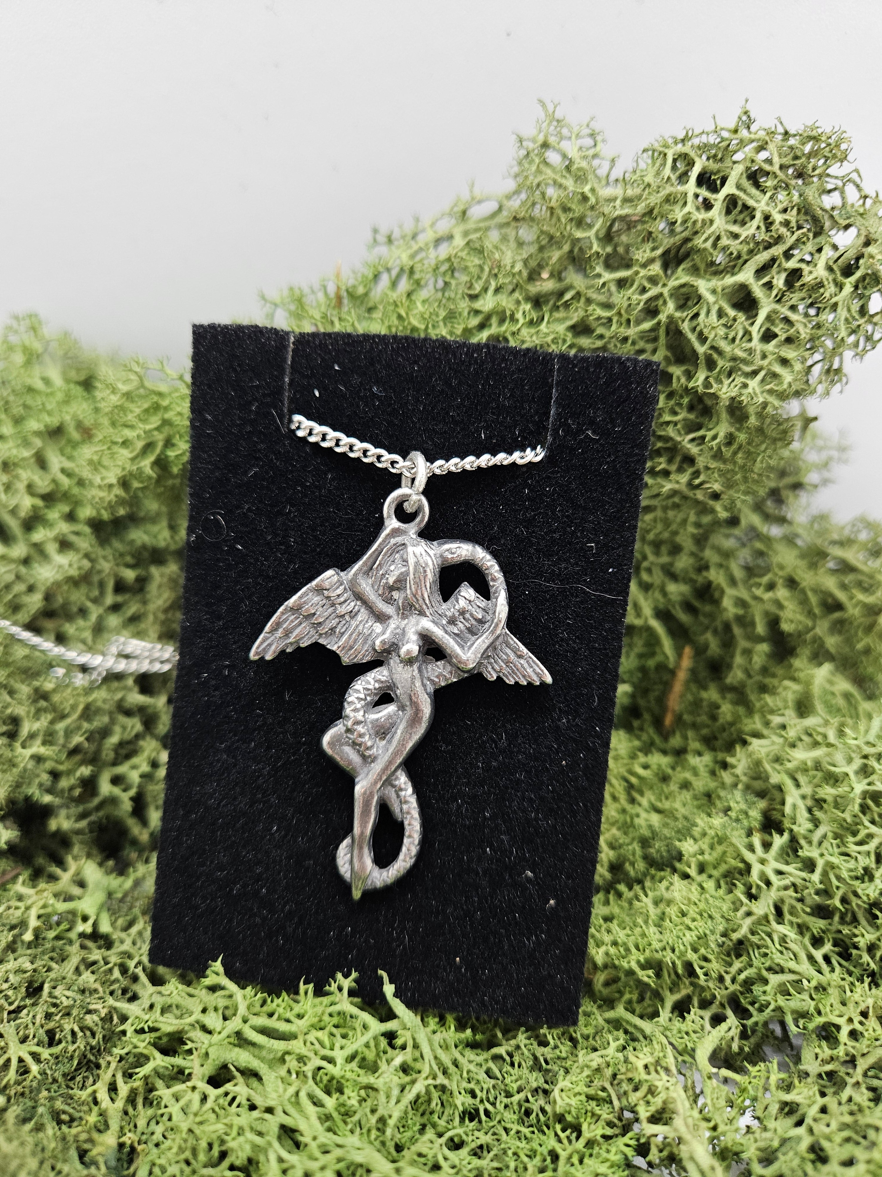 Eva og feminin energi - Anheng Celtic Sorcery