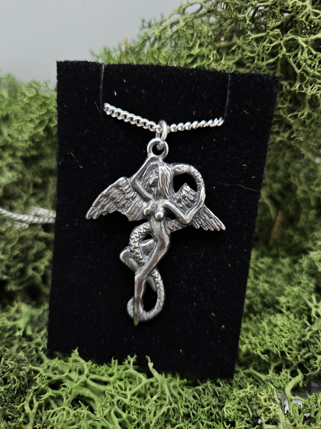 Eva og feminin energi - Anheng Celtic Sorcery
