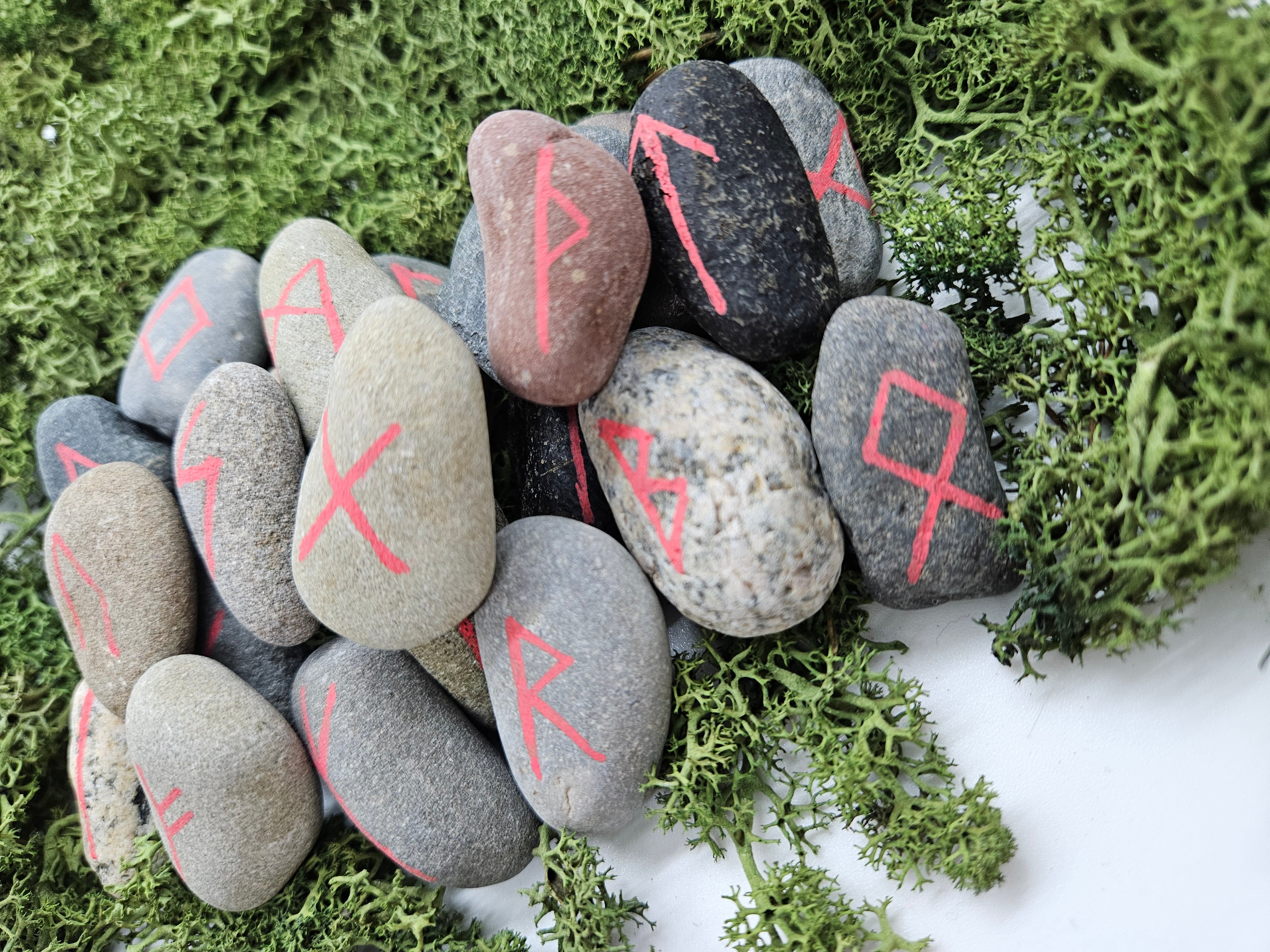 Runesett - Rød Medium